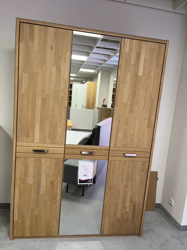 Schrank mit Außenspiegel