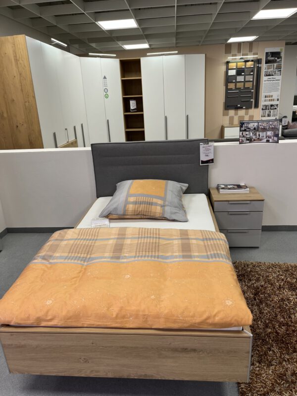 Bett + Nachtkommode